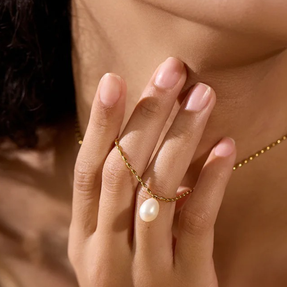 Dainty Pearl Pendant Necklace